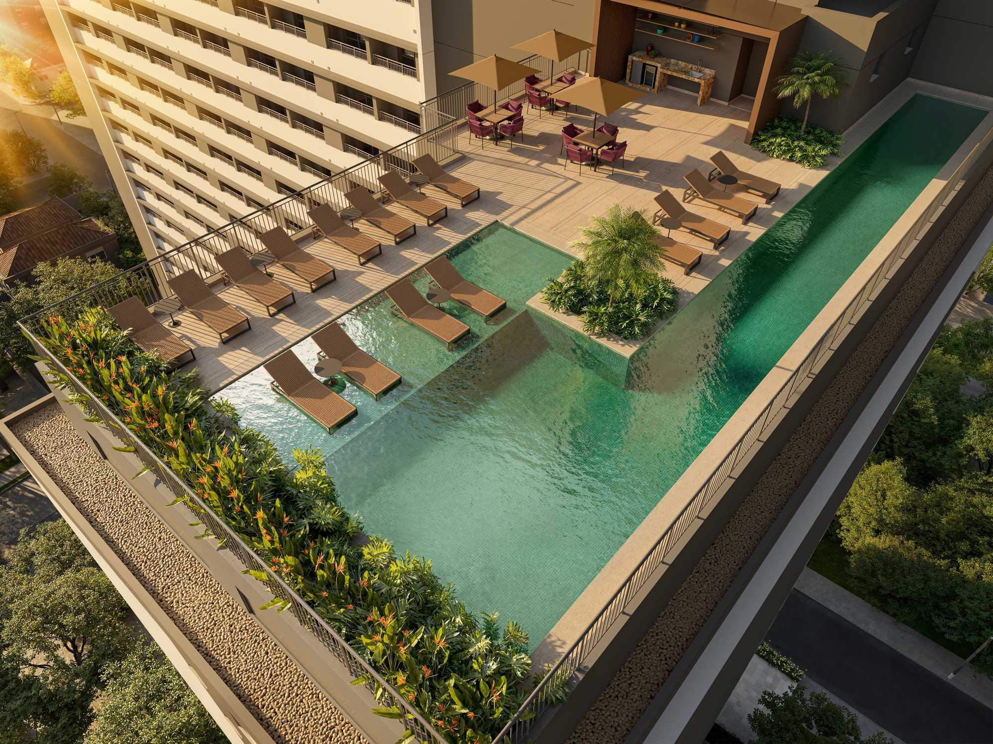 Piscina no rooftop com deck e espreguiçadeiras